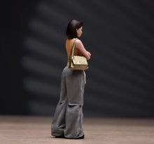 Load image into Gallery viewer, 1:24 Painted Figure Model Miniature Resin Diorama Cool Lady Short Hair Casual