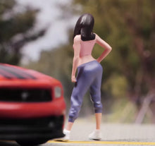 Load image into Gallery viewer, 1:64 Painted Figure Model Miniature Resin Diorama Sand Toy Sporty Pink Top Girl