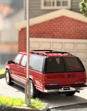 Load image into Gallery viewer, Bliss 1:64 HEC Red Suburban GMT400 SUV Sports Model Diecast Metal Car New Collection