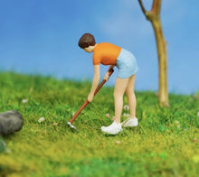 Load image into Gallery viewer, 1:64 Painted Figure Model Miniature Resin Diorama Sand Gardener Nurseryman Woman Collection