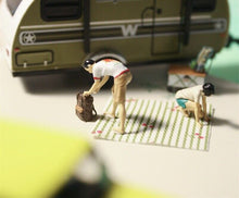 Load image into Gallery viewer, 1:64 Painted Figure Model Miniature Resin Diorama Sand Outdoor Picnic Camping
