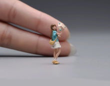 Load image into Gallery viewer, 1:64 Painted Figure Model Miniature Resin Diorama Toy Sand Pretty Girl With Hat