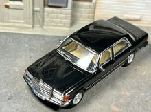 Load image into Gallery viewer, Maxwell 1:64 Black 450SEL W116 Sedan Classic Sport Model Diecast Metal Car New