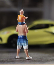 Load image into Gallery viewer, 1:64 Painted Figure Model Miniature Resin Diorama Sand Father and Son Standing New