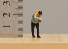Load image into Gallery viewer, 1:64 Painted Figure Model Miniature Resin Diorama Sand Camera Man Photographer A
