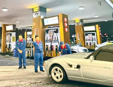 Load image into Gallery viewer, 1:64 Painted Figure Model Miniature Resin Diorama Sand Petrol Station Worker Set