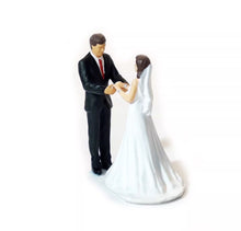 Load image into Gallery viewer, 1:64 Painted Figure Mini Model Miniature Resin Diorama Set Wedding Couple Sand
