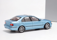 Load image into Gallery viewer, DCM 1:64 Blue M5 E39 Sedan Sports Model Diecast Metal Car BN