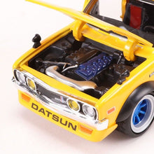 Load image into Gallery viewer, Maisto 1:24 1973 Datsun 620 Pickup Truck Sport Model Toy Diecast Metal Car BN