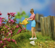 Load image into Gallery viewer, 1:64 Painted Figure Model Miniature Resin Diorama Sand Gardener Nurseryman Woman Collection