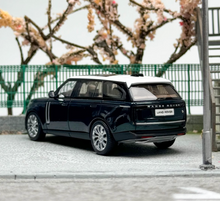 Load image into Gallery viewer, LCD 1:64 Green 2022 Range Rover Luxury SUV Sports Model Diecast Metal Car New Collection