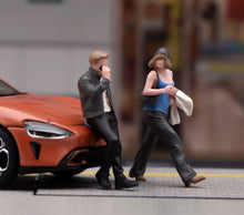 Load image into Gallery viewer, 1:64 Painted Figure Model Miniature Resin Diorama Sand Toy Street Couple Set
