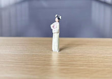 Load image into Gallery viewer, 1:64 Painted Figure Model Miniature Resin Diorama Sand Ancient Costume Girl Lady