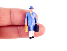 Load image into Gallery viewer, 1:64 Painted Figure Model Miniature Resin Diorama Sand Lady Suit Man Luggage Toy