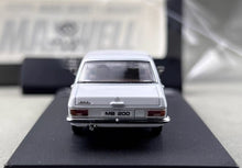 Load image into Gallery viewer, Maxwell 1:64 White W114 200 Strich 8 Classic Sedan Model Diecast Metal Car New Collection