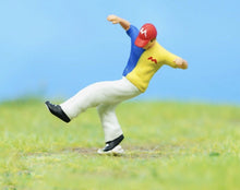 Load image into Gallery viewer, 1:64 Painted Figure Model Miniature Resin Diorama Sand Hip Hop Dancing Dancer