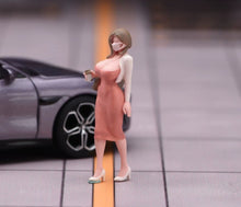 Load image into Gallery viewer, 1:64 Painted Figure Model Miniature Resin Diorama Sand Beauty With Mask Coffee