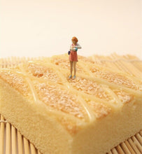 Load image into Gallery viewer, 1:64 Painted Figure Model Miniature Resin Diorama Sand BBQ Outdoor Picnic Party