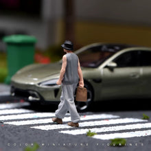 Load image into Gallery viewer, 1:24 Painted Figure Model Miniature Resin Diorama Sand Fashion Man With Hat