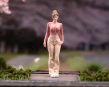 Load image into Gallery viewer, 1:24 Painted Figure Model Miniature Resin Diorama Sand Pink Top Lady Beauty