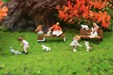 Load image into Gallery viewer, 1:64 Painted Figure Model Miniature Resin Diorama Sand Pet Walk Cat Kitten Toy