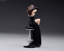 Load image into Gallery viewer, 1:24 Painted Figure Model Miniature Resin Diorama Sand Black Dress Sexy Woman