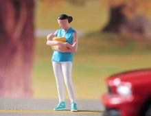 Load image into Gallery viewer, 1:64 Painted Figure Model Miniature Resin Diorama Sand Mummy With Infant Baby