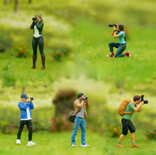 Load image into Gallery viewer, 1:64 Painted Figure Model Miniature Resin Diorama Backpaker Photographer Camera Collection