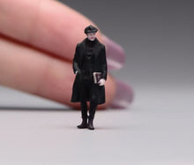 Load image into Gallery viewer, 1:64 Painted Figure Model Miniature Resin Diorama Sand British-style Man Black