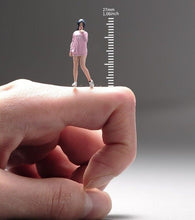 Load image into Gallery viewer, 1:64 Painted Figure Model Miniature Resin Diorama Sand Pink Hoodie Casual Girl New