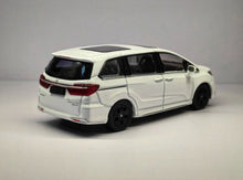 Load image into Gallery viewer, Masdi 1:64 White Odyssey RC3 Mini Van MPV Sports Model Diecast Metal Car New Collection