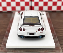 Load image into Gallery viewer, MI 1:64 White Mines Skyline GTR R35 Sports Model Diecast Resin Car BN