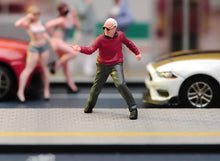 Load image into Gallery viewer, 1:24 Painted Figure Model Miniature Resin Diorama Sand Dancing Lively Old Man