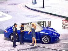 Load image into Gallery viewer, 1:64 Painted Figure Mini Model Miniature Resin Diorama Sand Police Questioning New