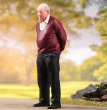 Load image into Gallery viewer, 1:64 Painted Figure Model Miniature Resin Diorama Sand Elderly Old Folks Man