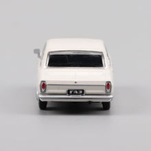 Load image into Gallery viewer, Perka 1:64 White GAZ Volga M24 Sedan Classic Model Diecast Metal Car New Collection