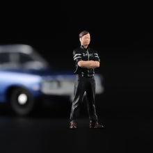 Load image into Gallery viewer, 1:64 Painted Figure Model Miniature Resin Diorama Toy Sand Chest Hugging Man Boy New