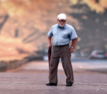 Load image into Gallery viewer, 1:64 Painted Figure Model Miniature Resin Sand Diorama Old Man with Cane Elderly