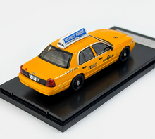 Load image into Gallery viewer, Rollin 1:64 Yellow CV CROWN VICTORIA New York Taxi Model Diecast Metal Car New Collection