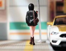 Load image into Gallery viewer, 1:64 Painted Figure Model Miniature Resin Diorama Sand Black Hoddie Girl Lady New Collection