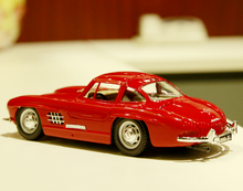 Load image into Gallery viewer, Bburago 1:24 Red 1954 300SL Classic Sports Model Toy Diecast Metal Car BN