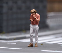 Load image into Gallery viewer, 1:64 Painted Figure Model Miniature Resin Man Walking Playing with Mobile New