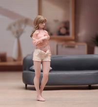 Load image into Gallery viewer, 1:24 Painted Figure Model Miniature Resin Diorama Cute Pretty Girl Lady Woman