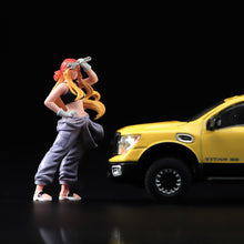 Load image into Gallery viewer, 1:24 Painted Figure Model Miniature Resin Diorama Sand Female Mechanic Lady