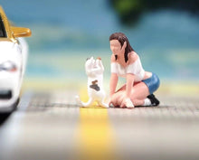 Load image into Gallery viewer, 1:64 Painted Figure Model Miniature Resin Diorama Sand Girl Teasing Cat Lady Toy Collection