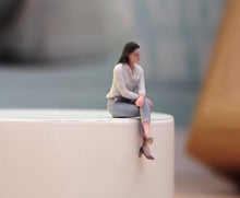 Load image into Gallery viewer, 1:64 Painted Figure Model Miniature Resin Diorama White Lady Sitting Crossed Leg