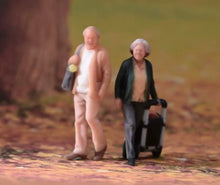 Load image into Gallery viewer, 1:64 Painted Figure Model Miniature Resin Diorama Toy Sand Aged Elderly Couple