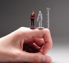 Load image into Gallery viewer, 1:64 Painted Unpainted Figure Model Miniature Resin Diorama Cool Girl With Gun New