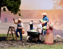 Load image into Gallery viewer, 1:64 Painted Figure Model Miniature Resin Diorama Toy Sand Farmers Family Set