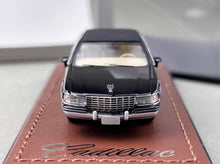 Load image into Gallery viewer, GOC 1:64 Black Fleetwood American Classic Model Diecast Metal Car New Collecction